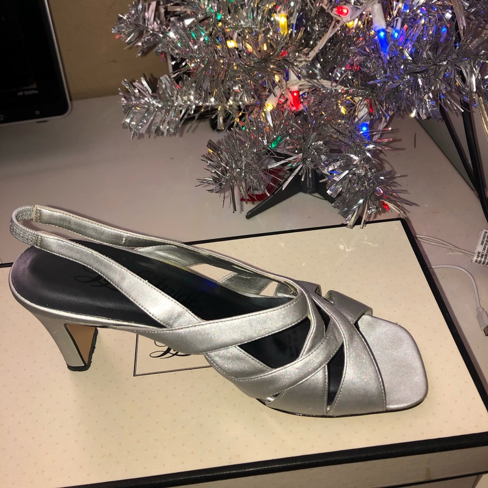 Silver heels cute !!:) 1 for 30 or 2 for 55!🤍🤍🤍